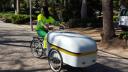 Mantenimiento de zonas verdes con triciclo de pedaleo asistido con motor eléctrico auxiliar La Pelusa en Málaga