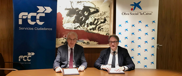 Jordi Payet, CEO of FCC Medio Ambiente and Marc Simón, Deputy CEO of the "la Caixa" Foundation sign the collaboration agreement