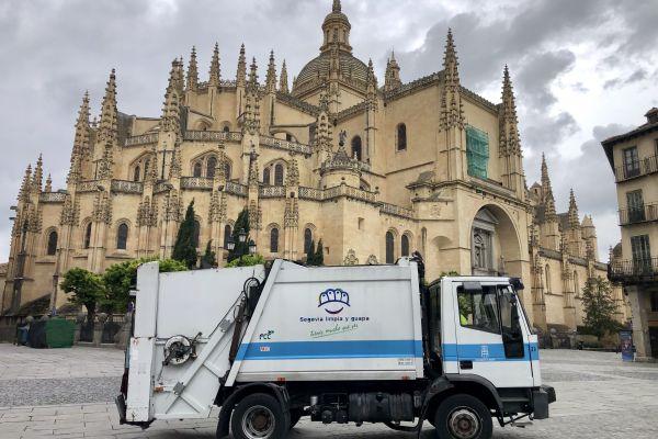 FCC Medio Ambiente renueva el contrato del servicio de recogida de residuos y limpieza viaria en Segovia