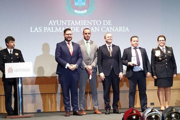 FCC Environment receives the Gold Medal of Merit from Las Palmas de Gran Canaria Fire Department