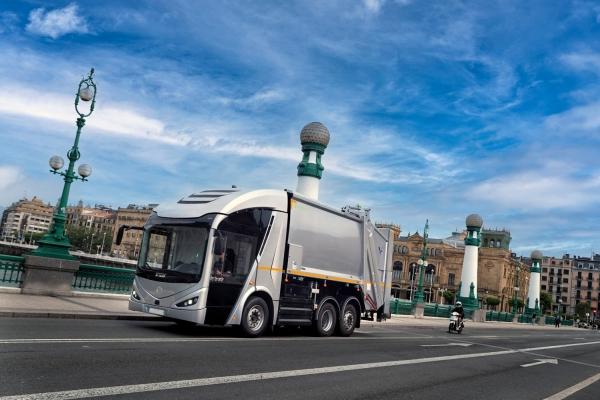 FCC Medio Ambiente and Irizar agree to produce the first 10 ie urban electric trucks